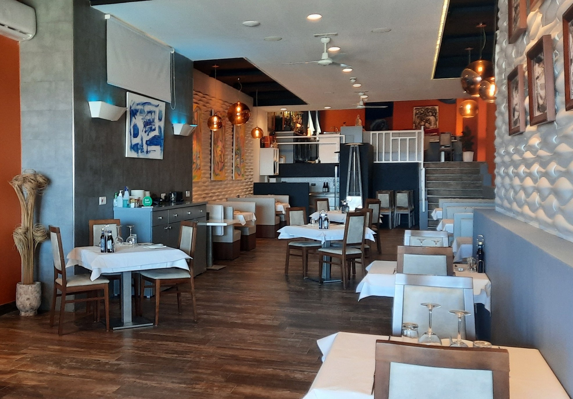 Ferdie's Cocktail Bar & Restaurant photo 7