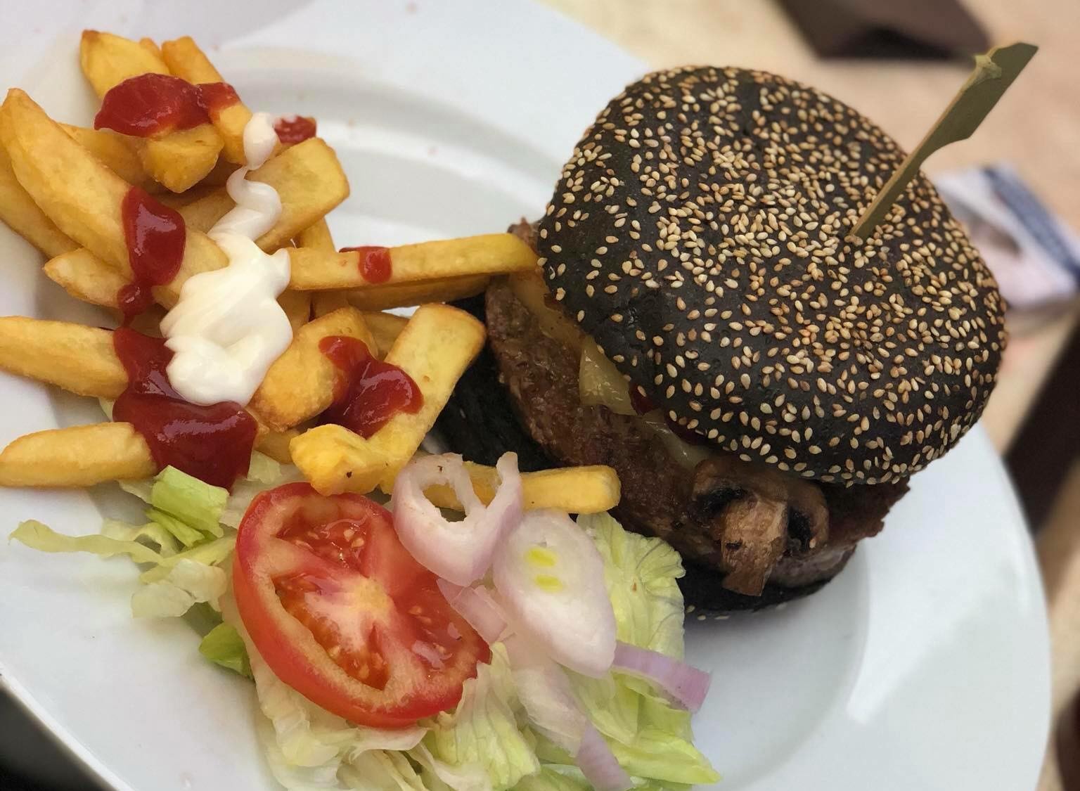 Woodhut Pub & Diner