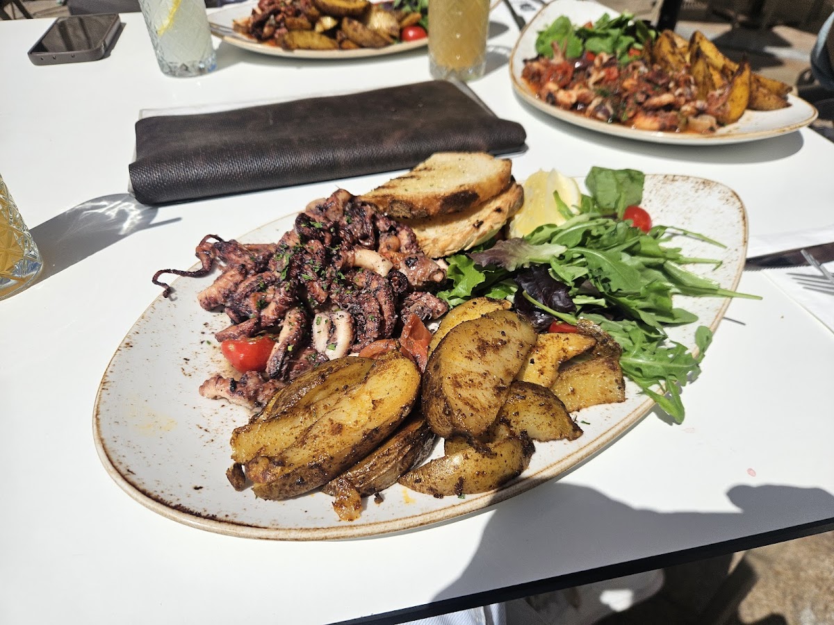 Cargo Bar & Dine photo 3